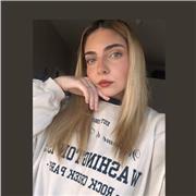 Insegnante per aiuto compiti, specializzata in storia e letteratura